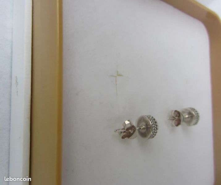 Boucles d'oreilles puces en argent et péridot (image 5)