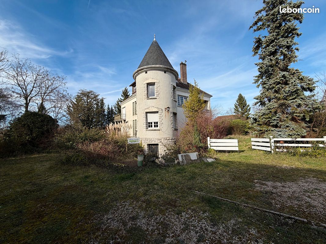 Maison 7 pièces 320 m² · à Saint-André-les-Vergers · 320 m² · 350 000 €