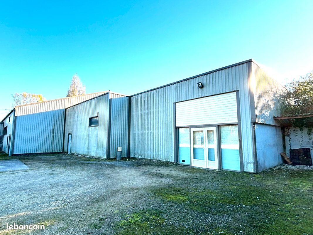 Local commercial 7 pièces 600 m² · à Barbezieux-Saint-Hilaire · 600 m² · 160 000 €