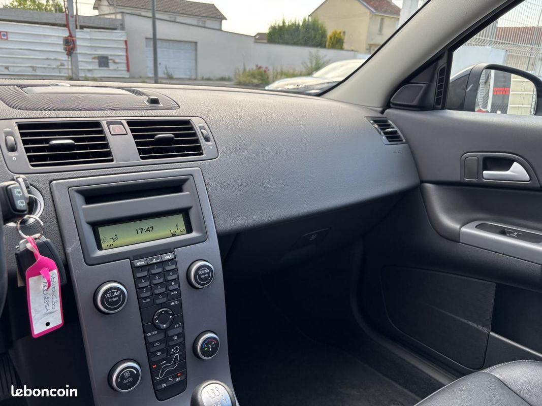 VOLVO C30 1.6D 110 ch Momentum (image 17)