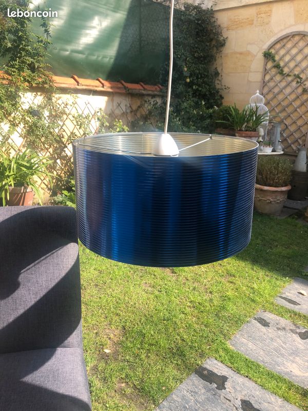 Abat-jour bleu irisé (image 1)