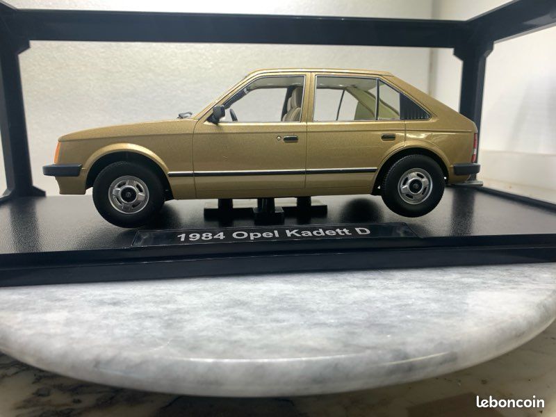 Opel Kadett D 5 Portes 1984 Or Métallique - Miniature Triple9 1/18