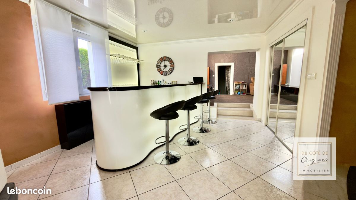 Propriété 8 pièces 260 m² (image 8)