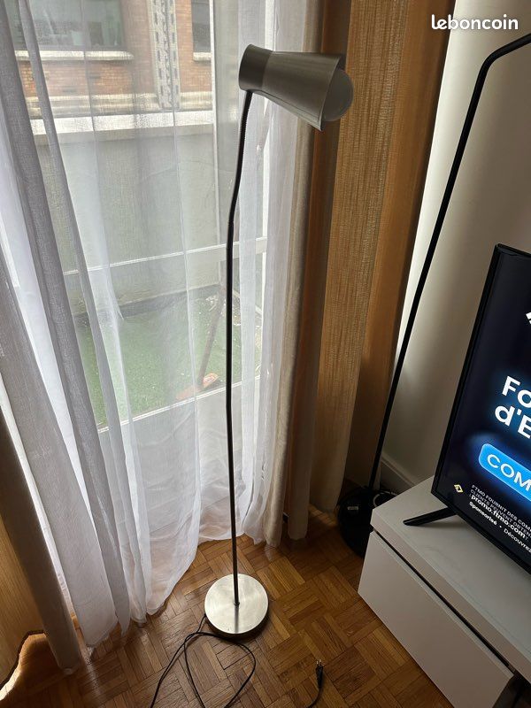 Lampadaire design métal argenté – tête flexible – 1m60 (image 4)