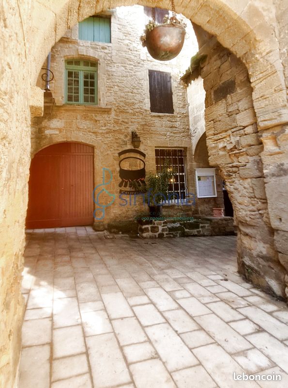 Maison 11 pièces 280 m² · à Remoulins · 280 m² · 225 000 €