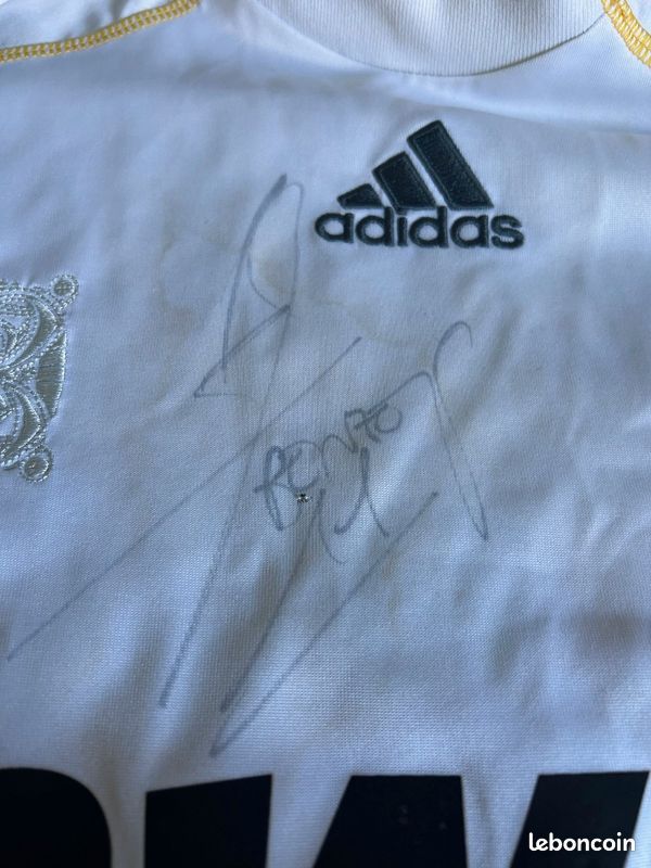 Maillot real madrid 09/10 dédicacé par benzema (image 10)
