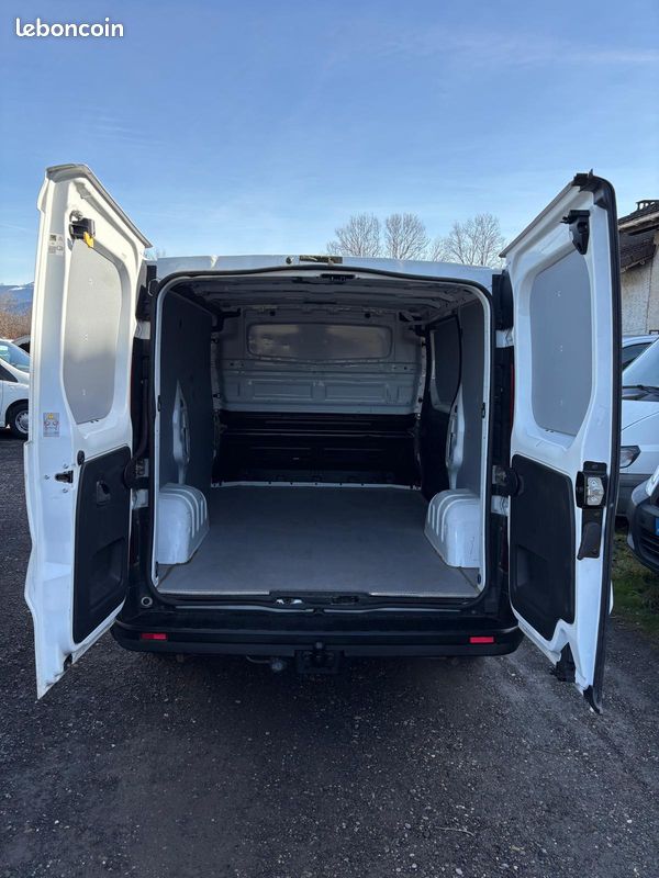 Opel Vivaro CDTI 115 CV L1H1 - Moteur à chaîne de distribution - 106 000 Kms - Véhicule sans Ad Blue - 12491 Euros H.T (image 4)