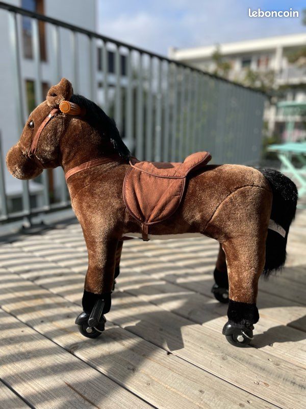 Cheval à roulettes Kramer - jouet enfant (image 1)