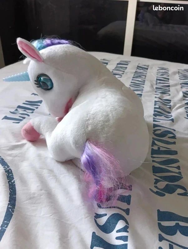 Jolie peluche licorne luna interactive conteuse d'histoire en très