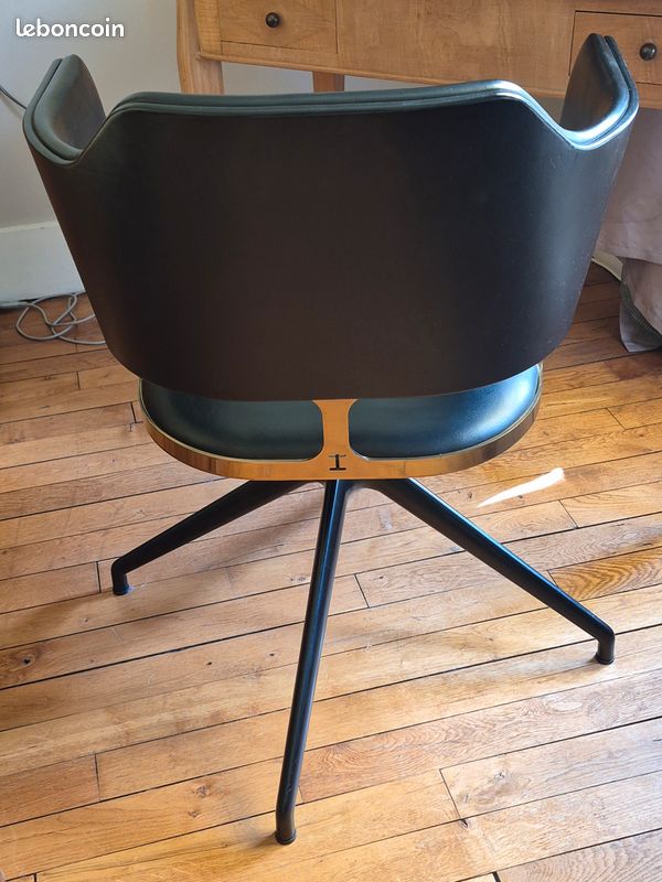 Fauteuil design scandinave ISKU MyFlow – cuir noir & bois – Vertti Kivi (image 3)