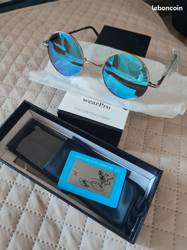 Lunettes soleil Hyped Up bleue aqua verres fumés - Style moderne - QUAY Australia