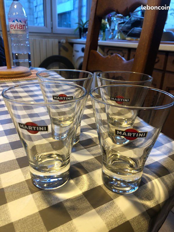 4 anciens verres Martini (image 1)