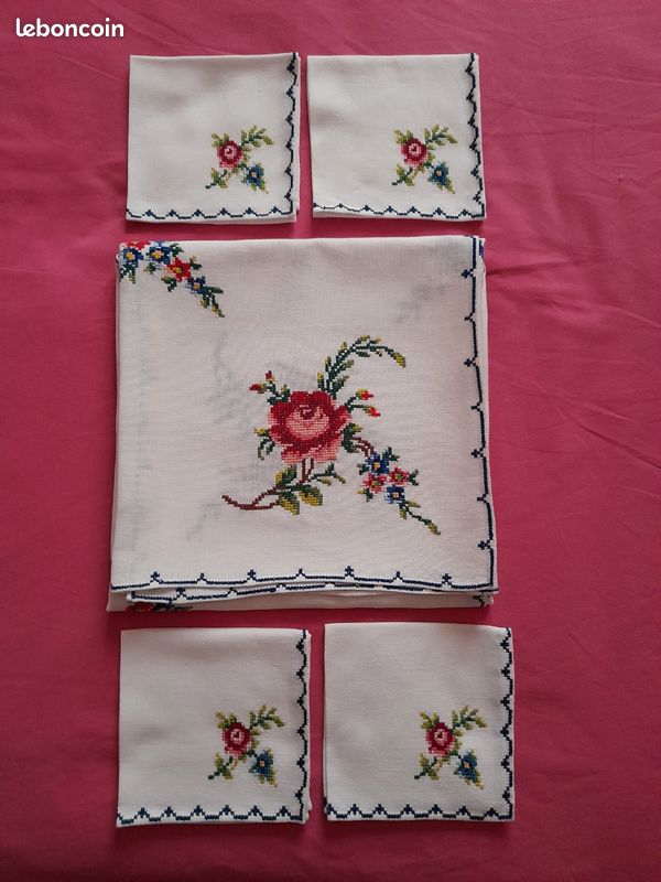 7 serviettes de table en coton - motifs fleurs roses, orange et rouges