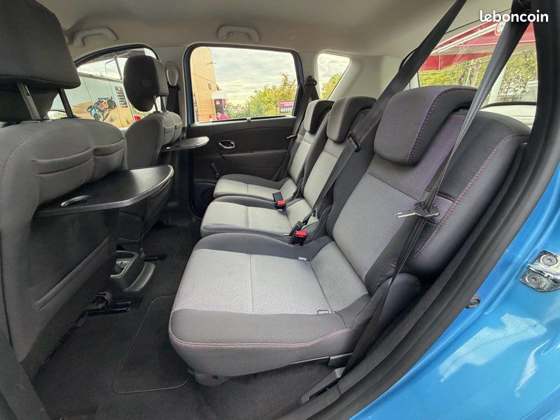 Renault Scenic 3 1.2TCe 115 Life - Climatisation - Bluetooth - Régulateur-Limiteur de vitesse - Pack Famille - Seconde Main - Historique exclusif Renault (image 4)