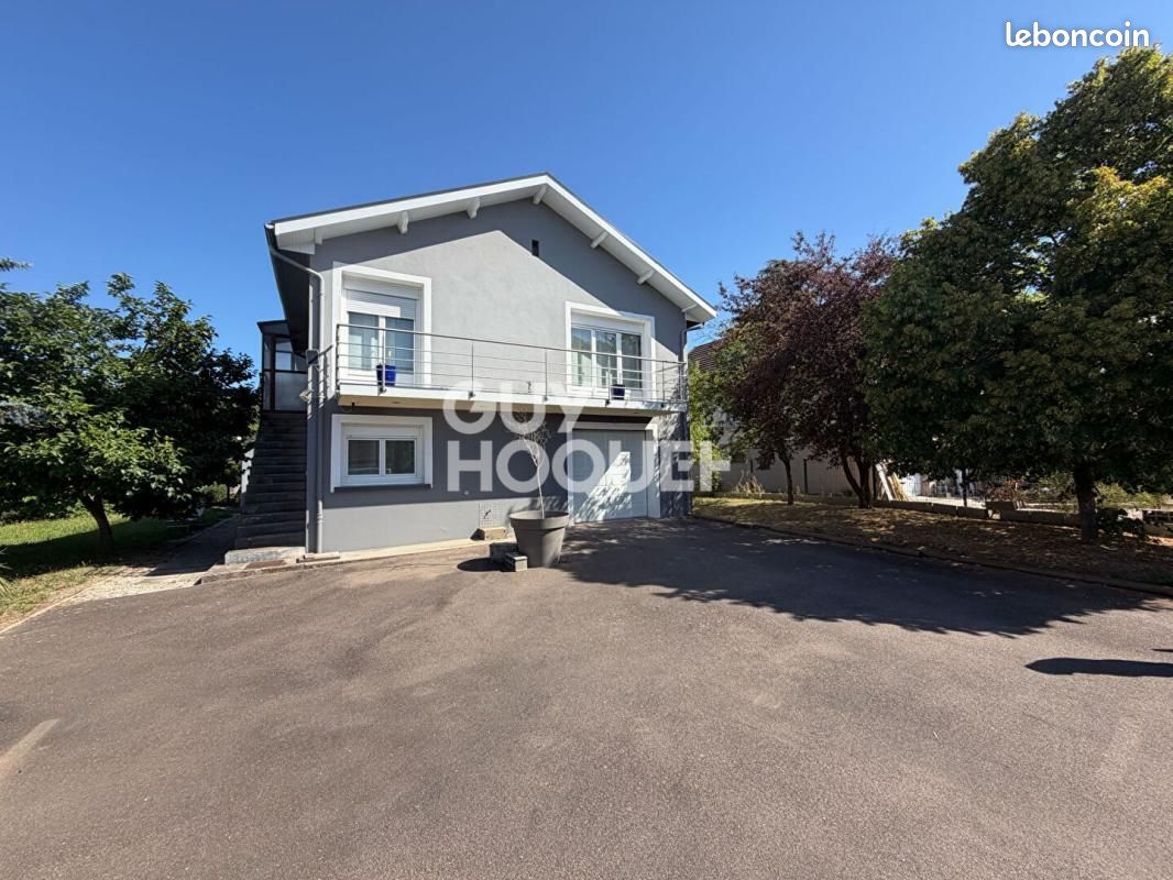 Maison 8 pièces 181 m² · à Le Breuil · 181 m² · 234 000 €