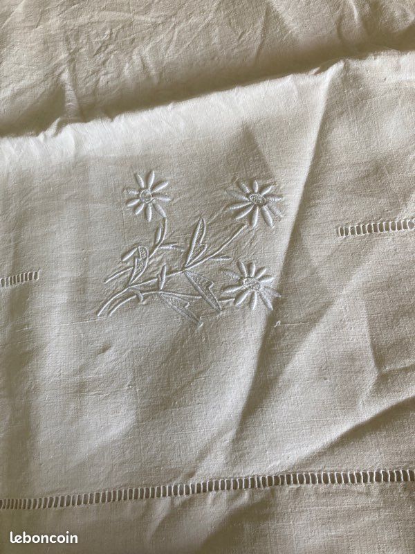 Drap brodé 205 x 280 monogramme AP (image 2)