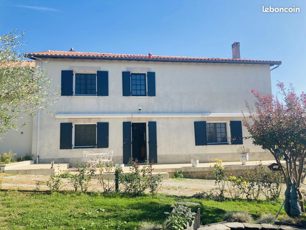 Maison 8 pièces 183 m² · à Aunac-sur-Charente · 183 m² · 224 700 €