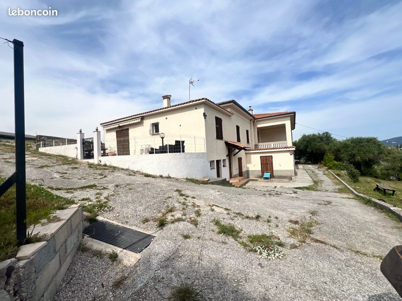 Maison 16 pièces 300 m² · à Nice · 300 m² · 750 000 €