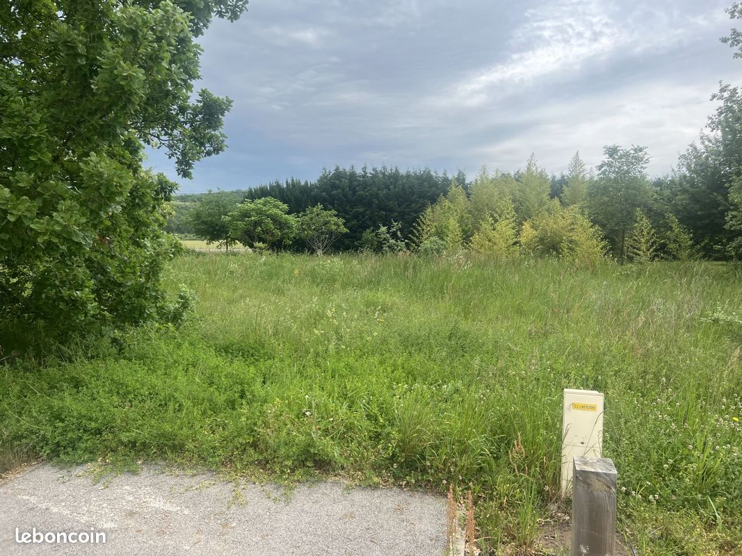 Terrain à bâtir de 550 m² à BRESSOLS (82) · 55 000 €
