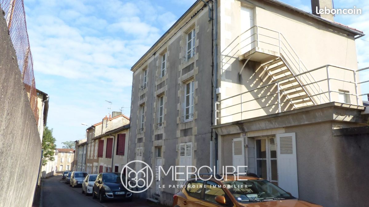 Immeuble 8 pièces 580 m² · à Montmorillon · 580 m² · 102 600 €