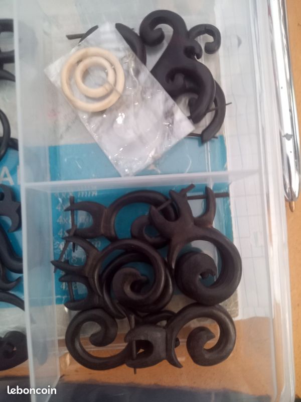 Lot 34 boucles d'oreilles bois (image 4)