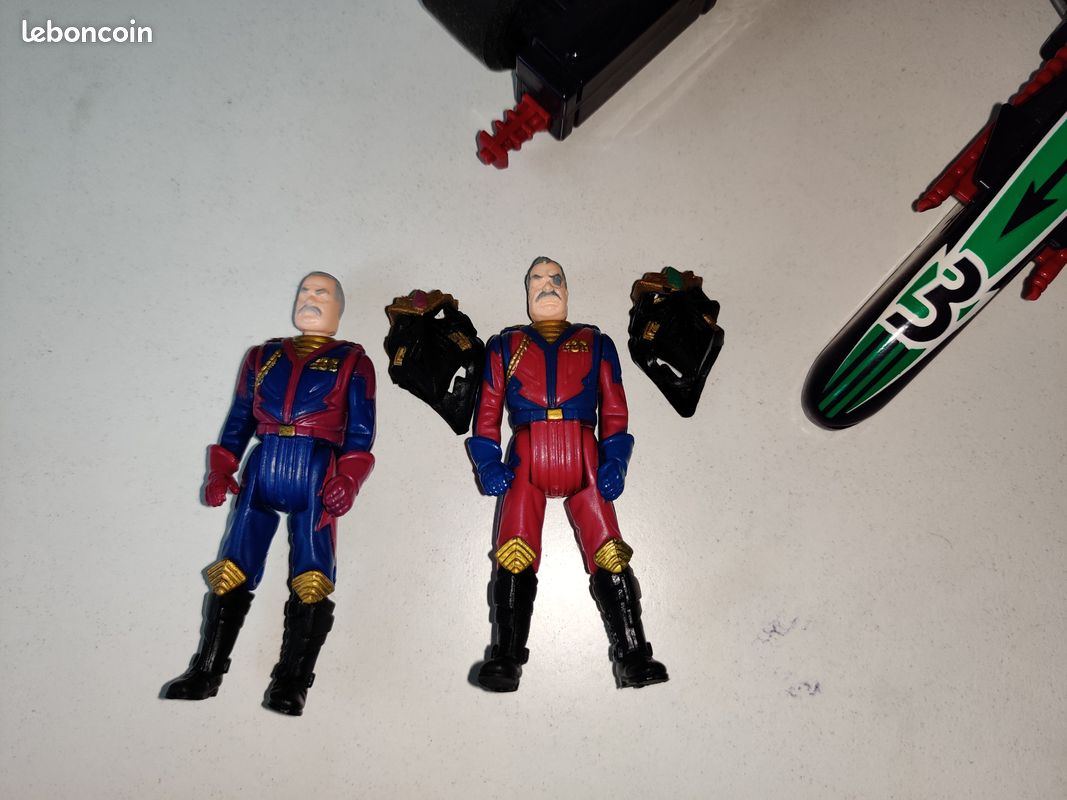 Lot De 2 Figurines Kenner Vintage – BUZZARD Et MAYHEM – Complètes Avec Masque – Années 80