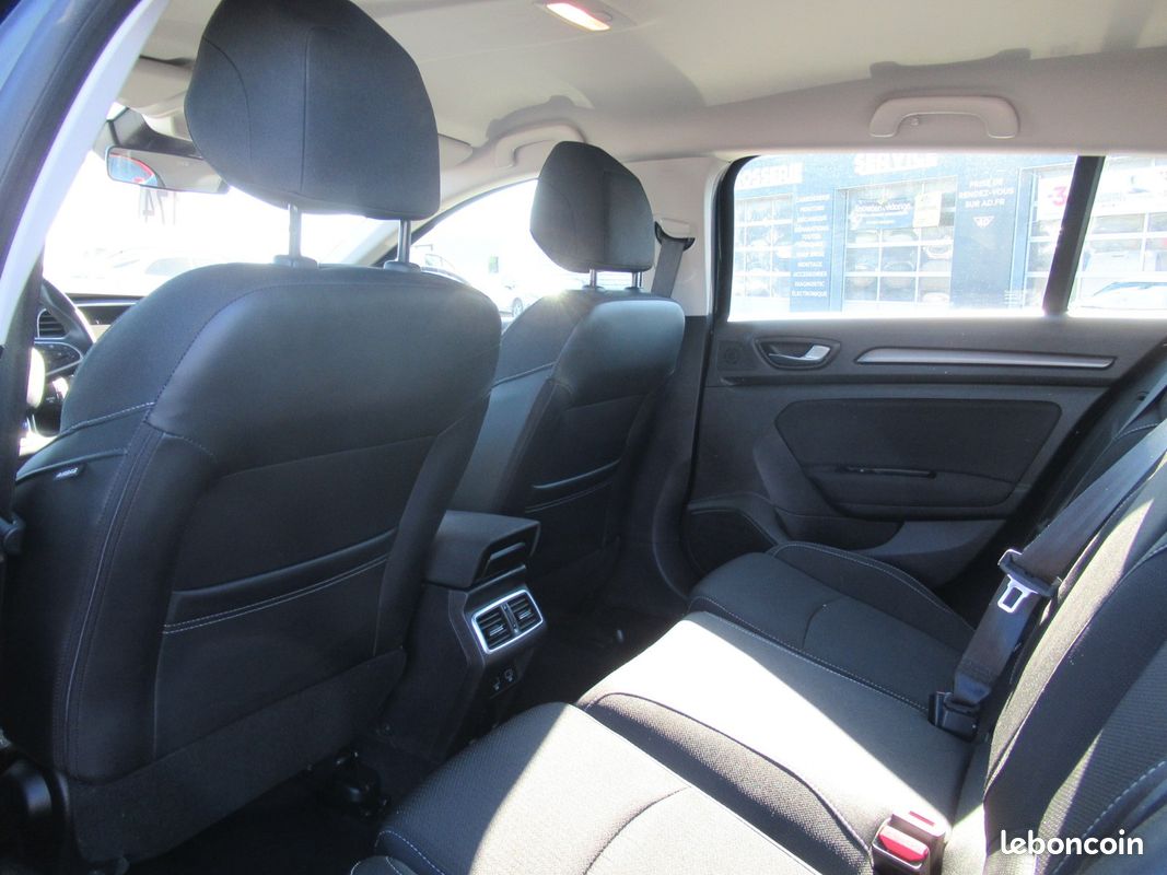 Renault Megane ESTATE E-TECH PLUG-IN HYBRID 160 CV Evolution (image 23)