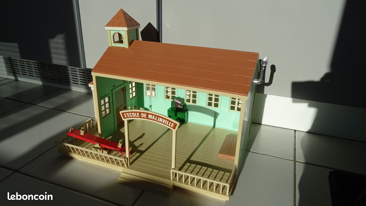 VINTAGE LES PETITS Malins Maple Town Camper Van Playset £19.99 - UK