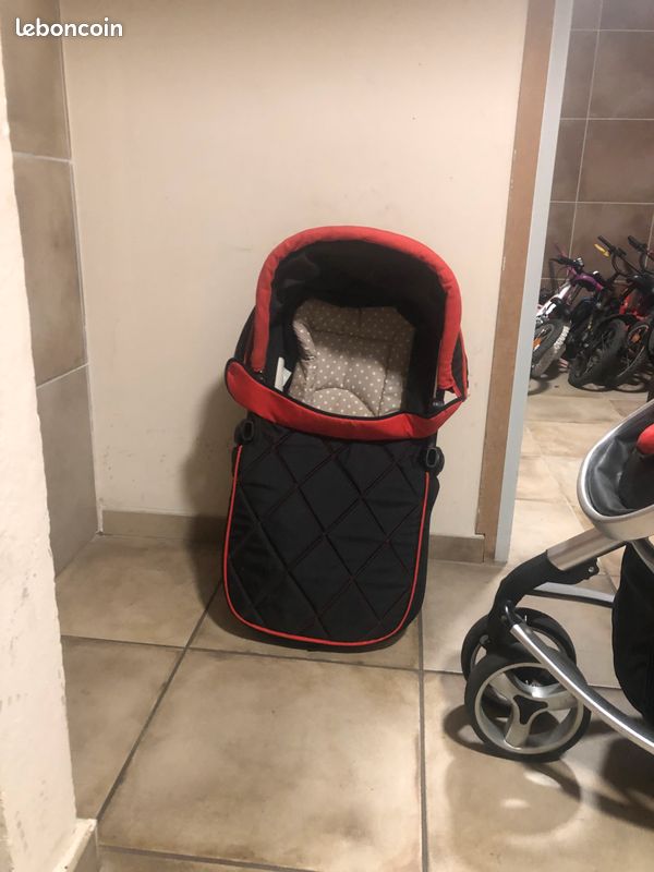 À vendre une poussette 3 roues très bonne état (image 6)