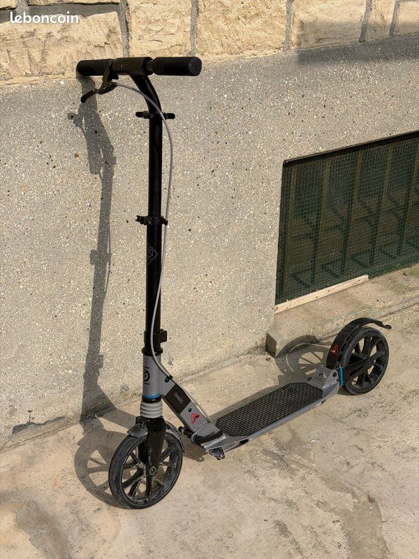 Trotinette manuelle ( prix négociable) (image 2)