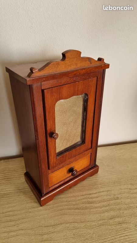 Meubles de poupée en bois des années 60 - France