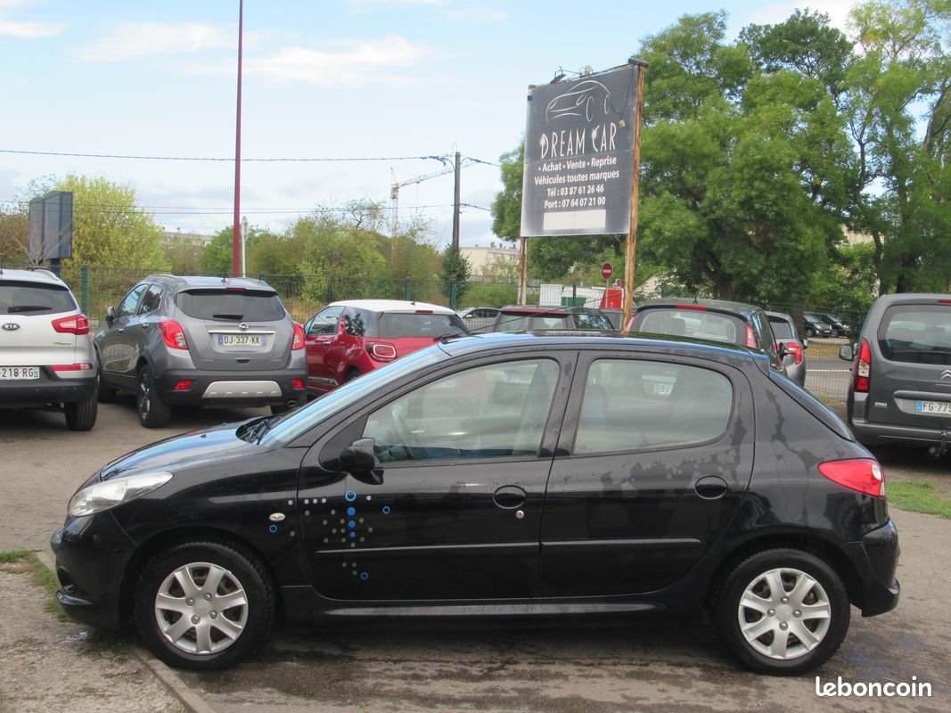 Peugeot 206+ 1.4 hdi 70 urban move 130000 km  tres bel etat (image 1)