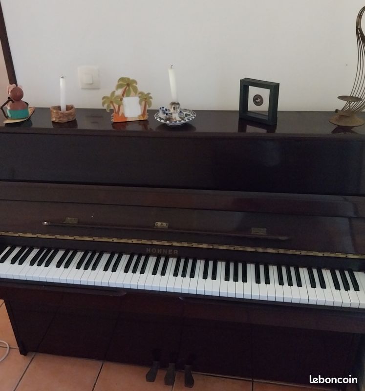Piano droit bon état (image 1)