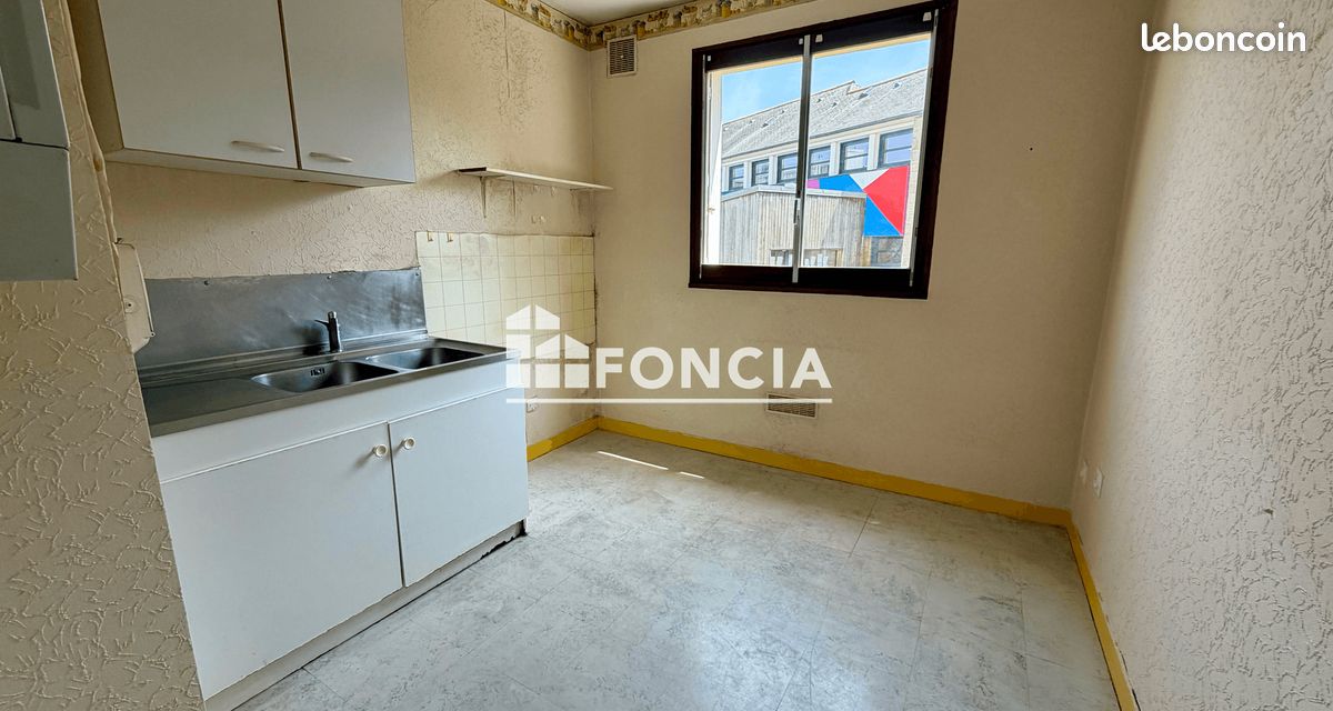Centre-ville, Appartement T3 de 63 m² avec balcon, cave et parking privatif (image 2)