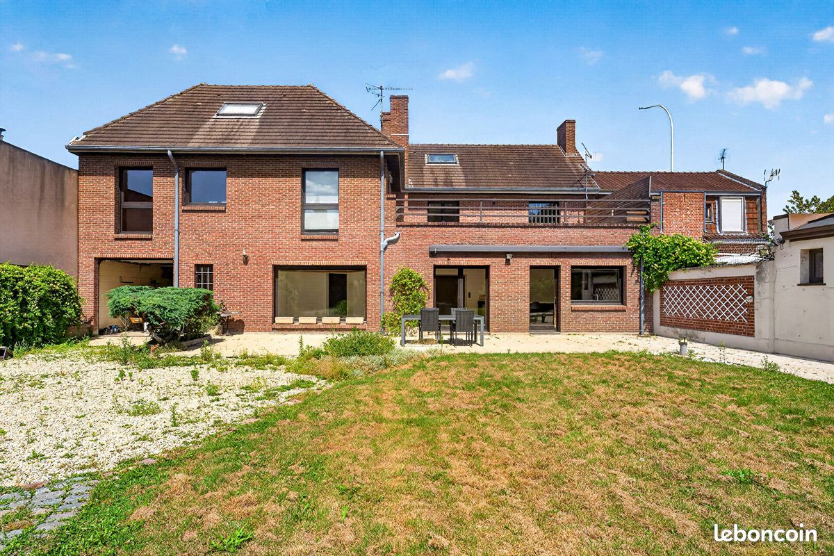 Maison 8 pièces 253 m² · à Lambres-lez-Douai · 253 m² · 380 000 €