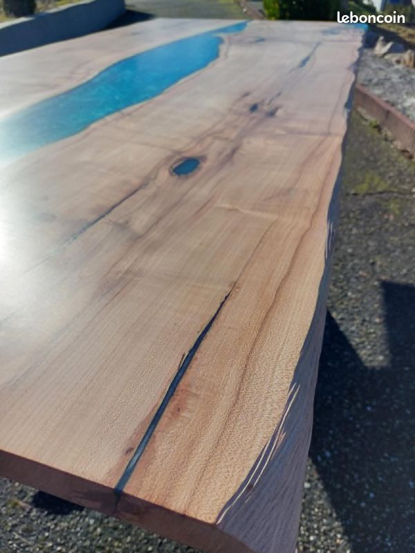 Table haut de gamme en résine époxy et bois noble (image 9)