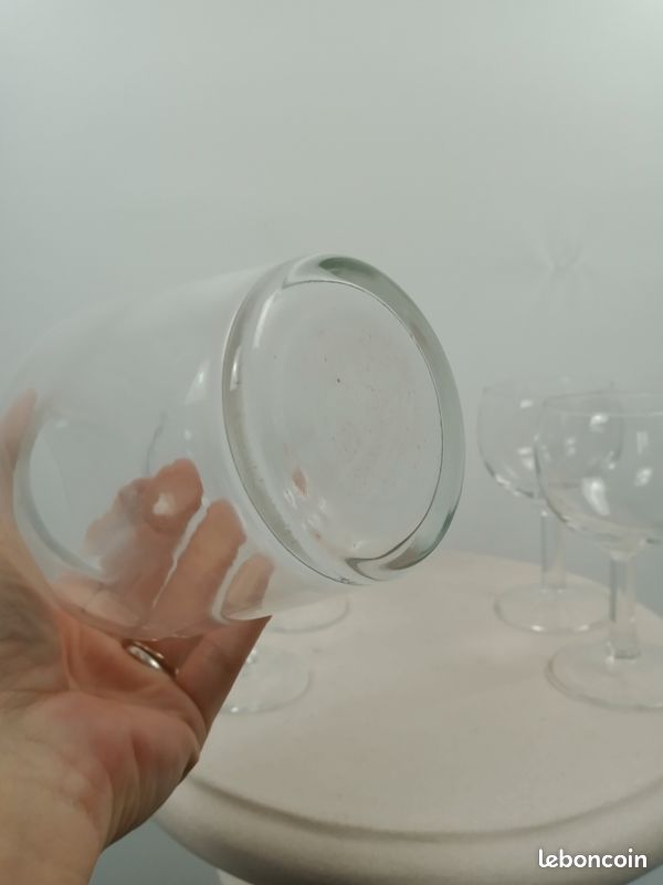 Lot 4 verre a vin et une carafe (image 6)