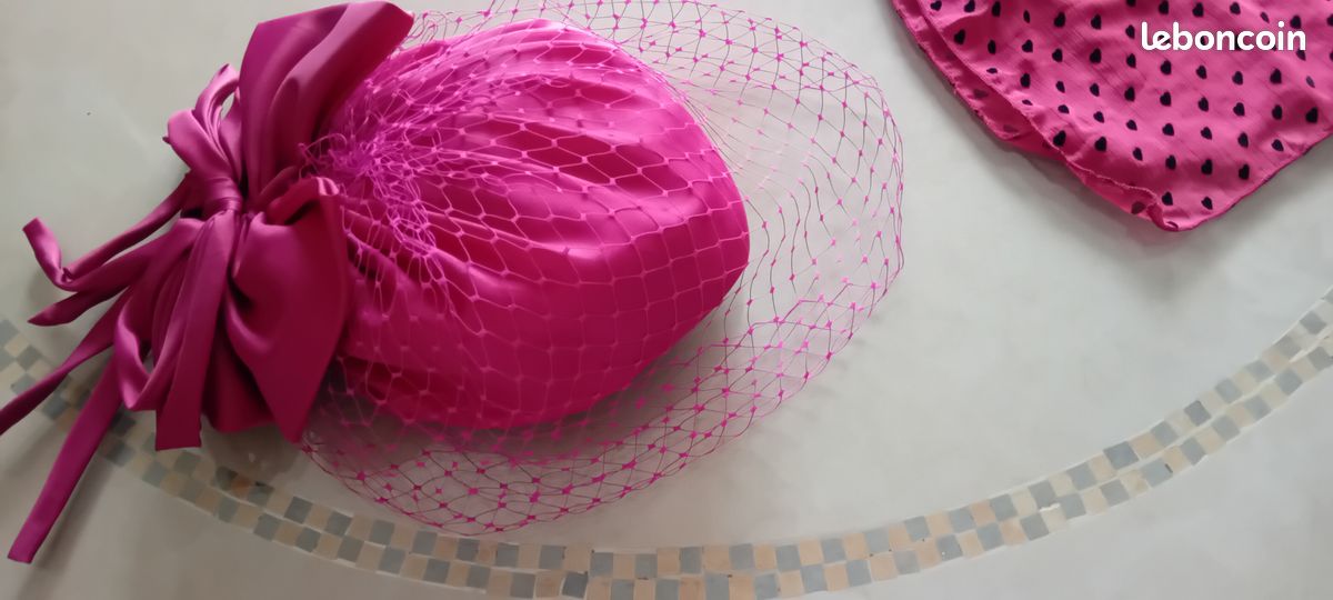 Ensemble chapeau et pochette pour mariage. (Femme) (image 3)