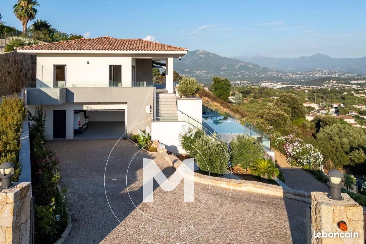 Maison 4 pièces 260 m² · à Alata · 260 m² · 1 780 000 €
