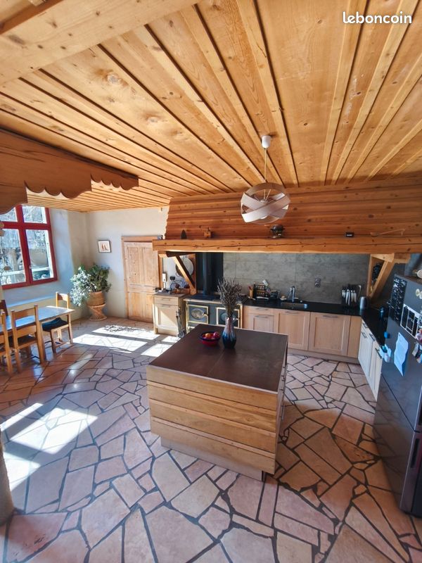 Maison 10 pièces 220 m² · à Mégevette · 220 m² · 445 000 €