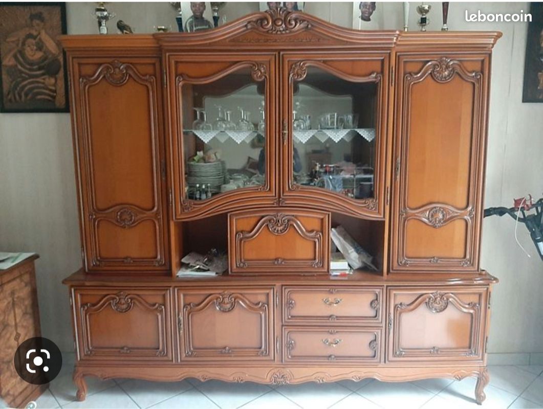 Buffet ancien en bois (image 1)
