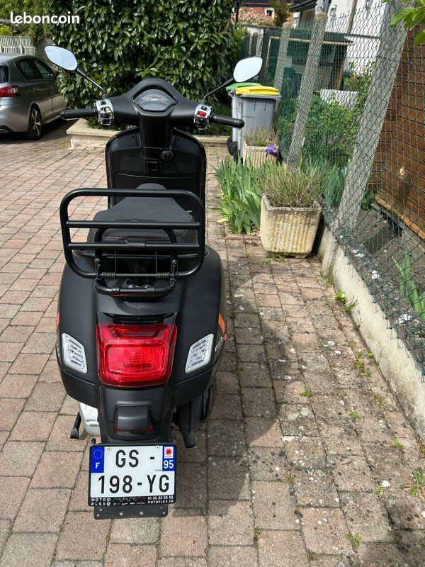 Vespa GTS 300 HPE Super Sport - Décembre 2023 - Excellent état (image 3)