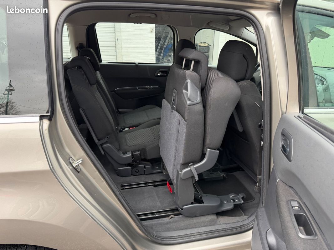 Peugeot 5008 1.6 HDI 110CH Premium Première Main (image 13)