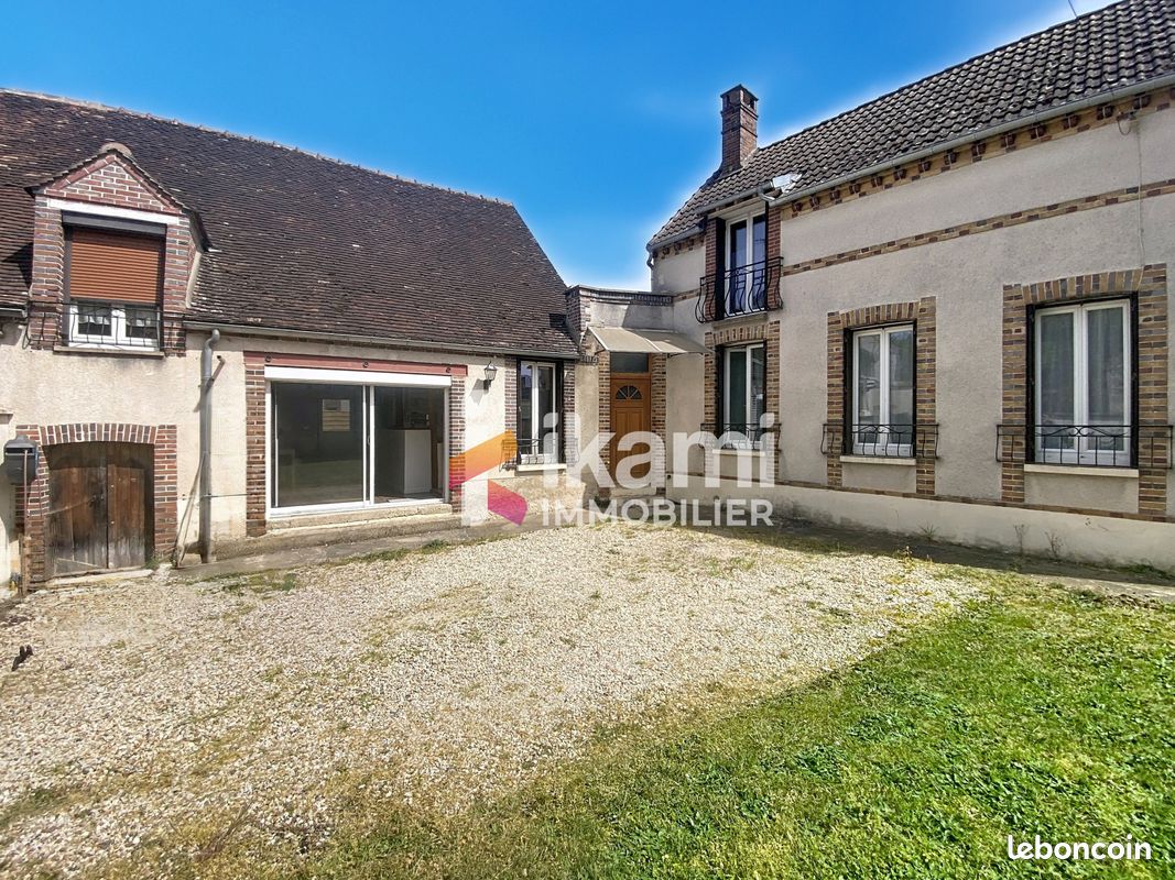Maison 5 pièces 125 m² · à Étigny · 125 m² · 180 000 €
