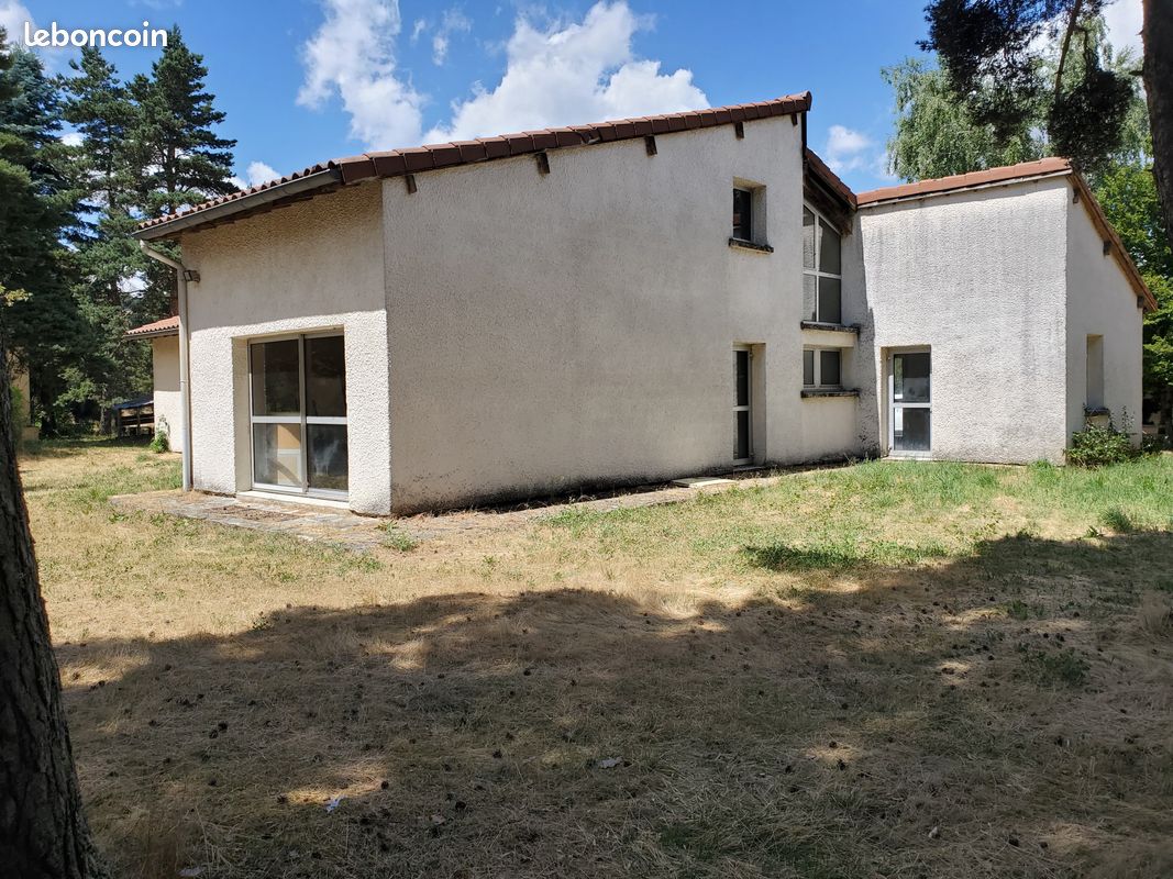 Maison 6 pièces 240 m² · à Chaspinhac · 240 m² · 179 000 €