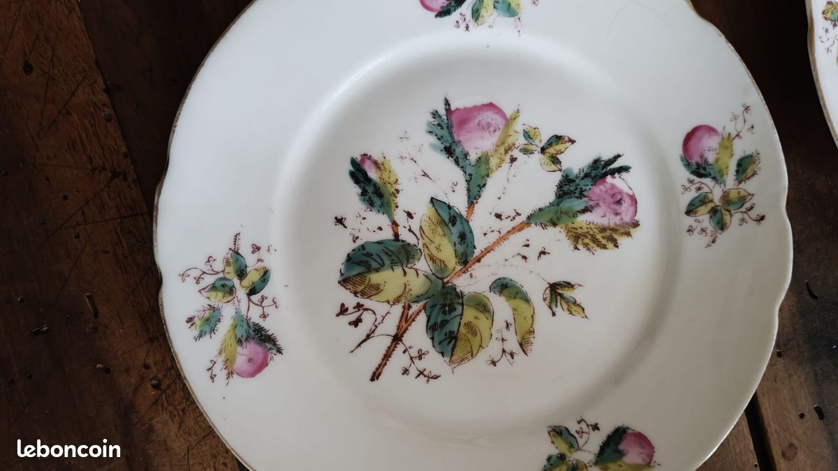 4 assiettes à dessert en porcelaine à motifs de roses moussues. 19ème siècle (image 7)