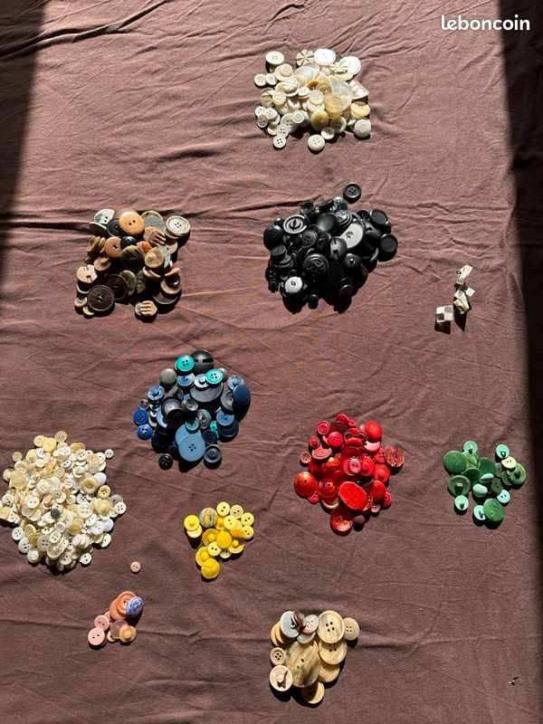 Lot D'environ 2 Kg De Boutons De Tige Métal - Diamètre 20mm, Assortiment De Couleurs