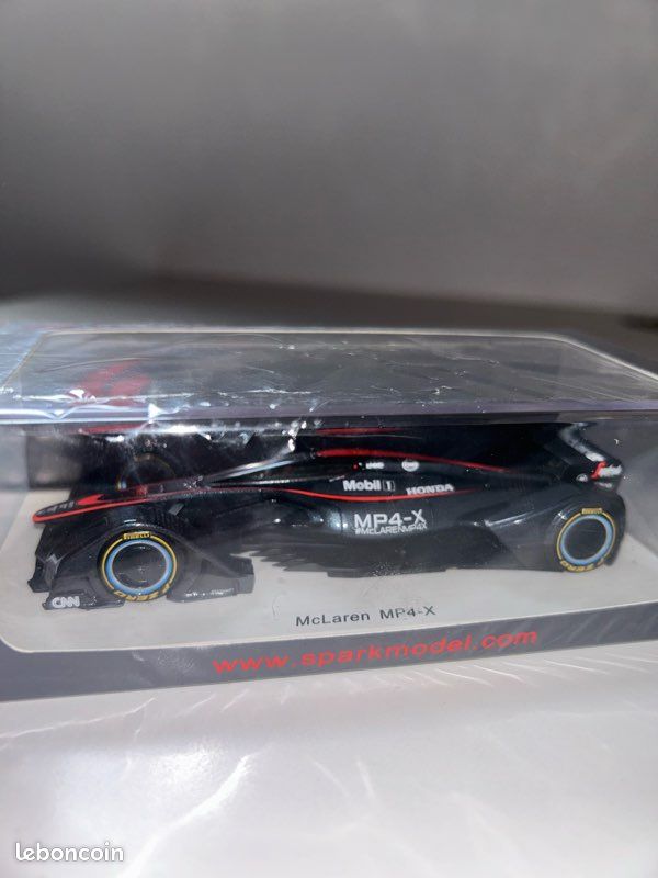 Mc Laren Mercedes MP4/13 1/18 M. Hakkinen neuf boite