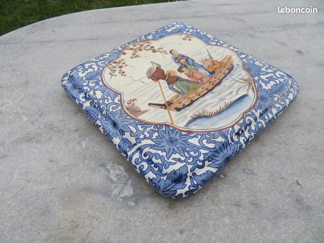 VINTAGE - Ancien grand dessous de plat en faïence a décor d'animal stylisé de Biche- ANNECY/MISSY - Art de la table (12699435