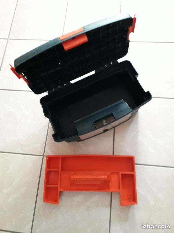 Caisse à outils (image 1)